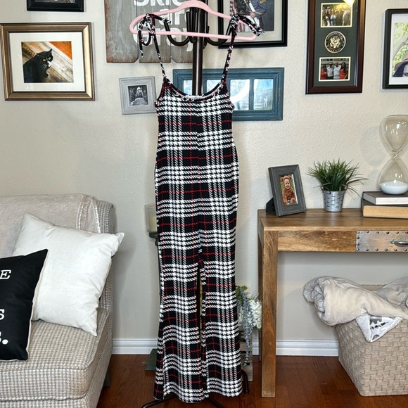 Almost Famous | Houndstooth Stretch Jumpsuit in Black White Red Size Medium - Picture 2 of 12